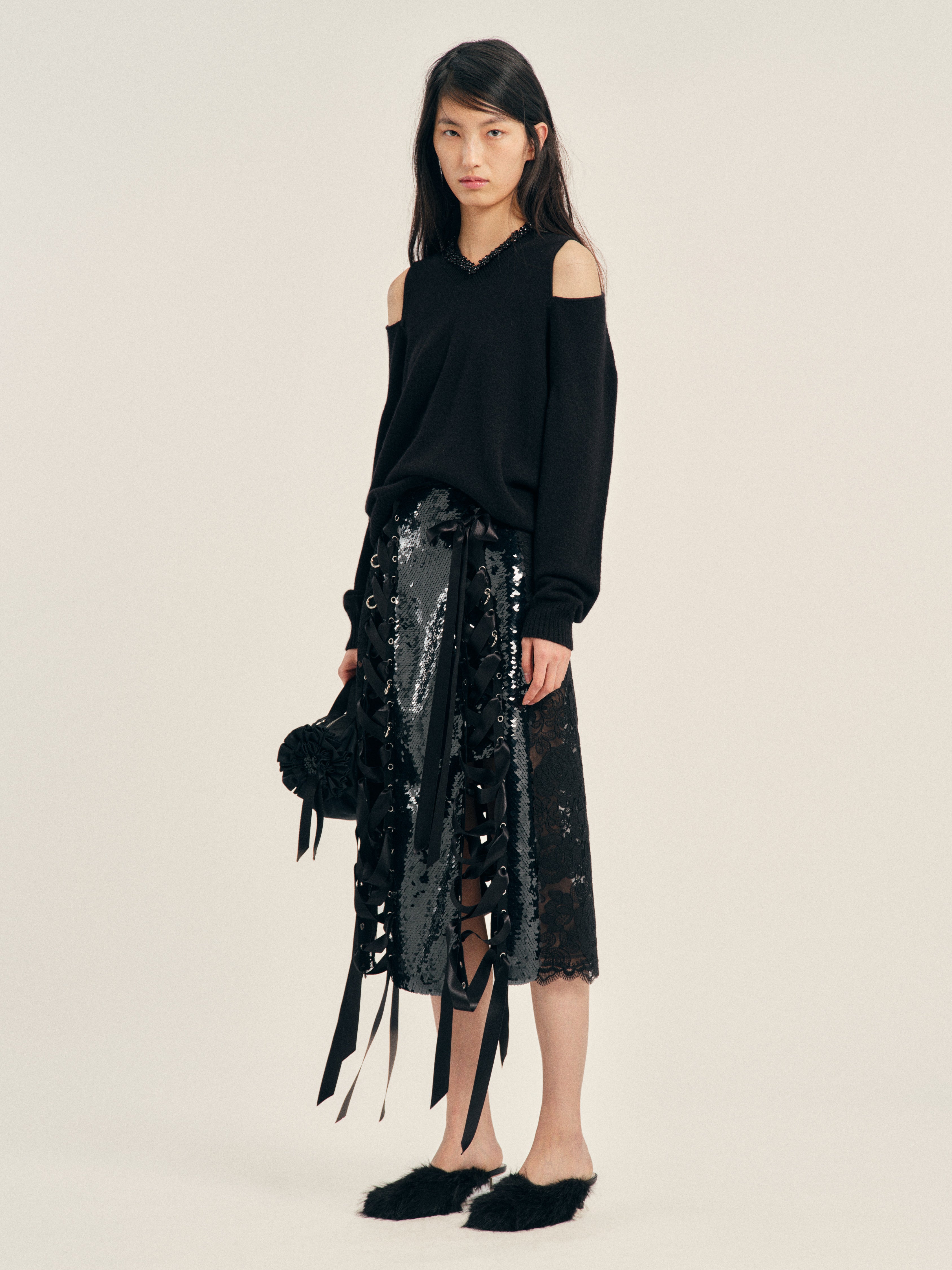 Embellished Relaxed Cashmere Slash V-Neck Jumper – Simone Rocha