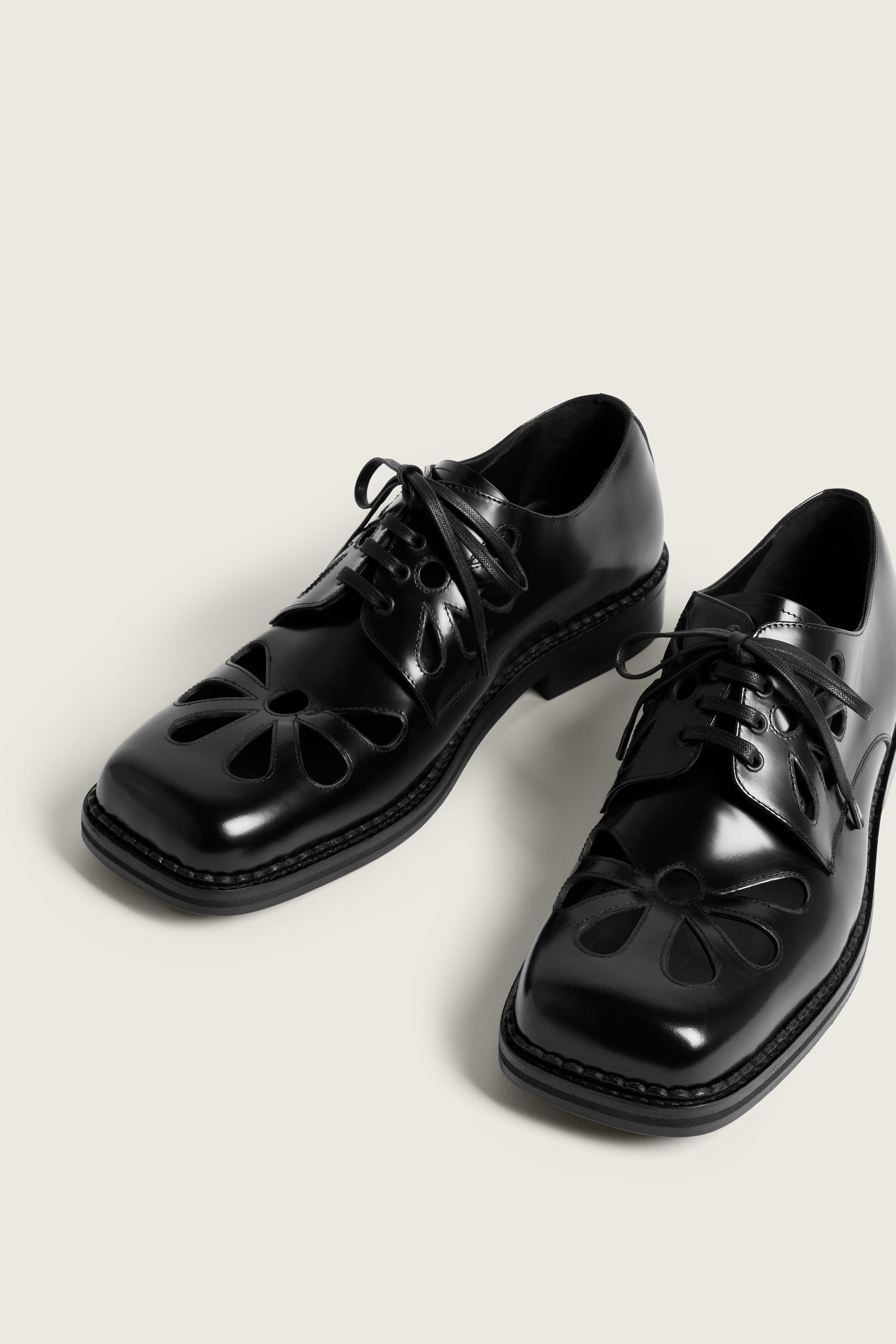 Daisy Cutout Square Toe Brogue – Simone Rocha