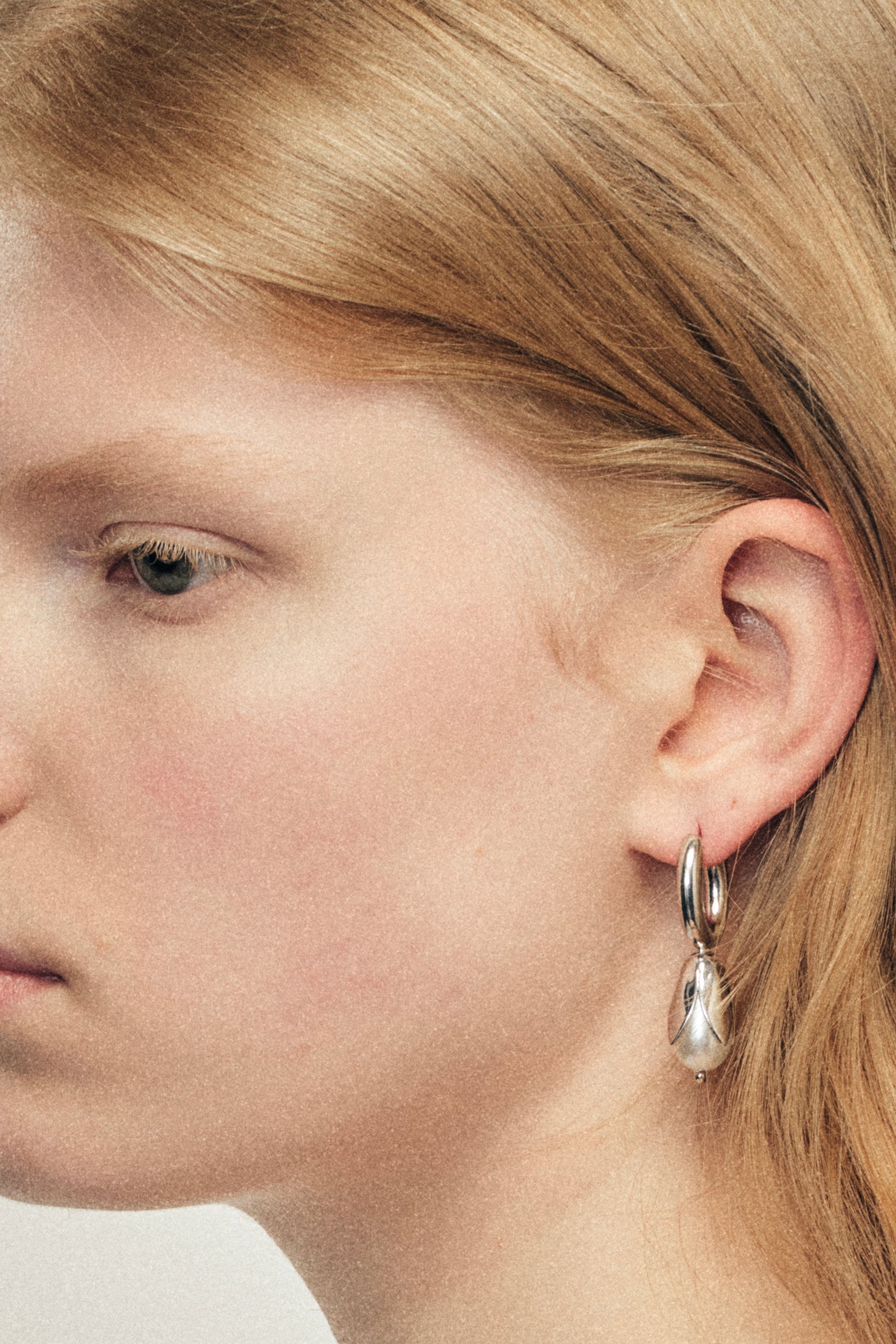 Simone Rocha リホンスタットヒアス ERG3890904 PRLIV Simone Rocha - Bow Ribbon Stud Earrings