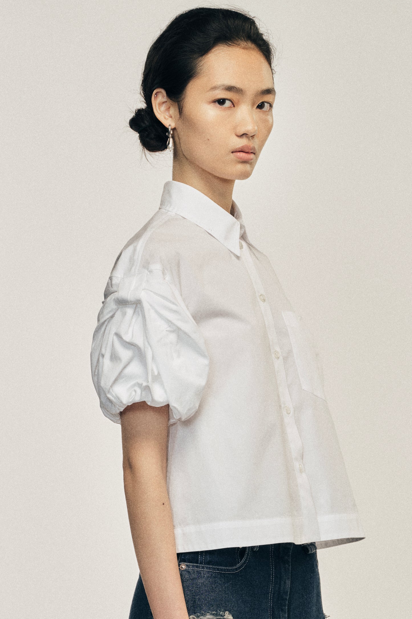 Cropped Bow Puff Sleeve Shirt